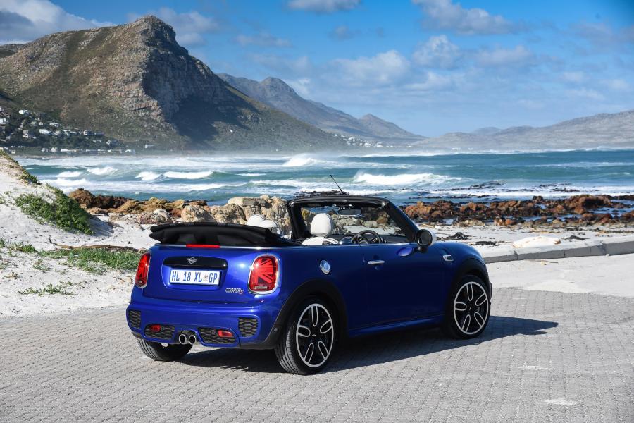  Mini Cooper S Cabrio (F57) 2018 года  (ZA) (фото 18 из 35)